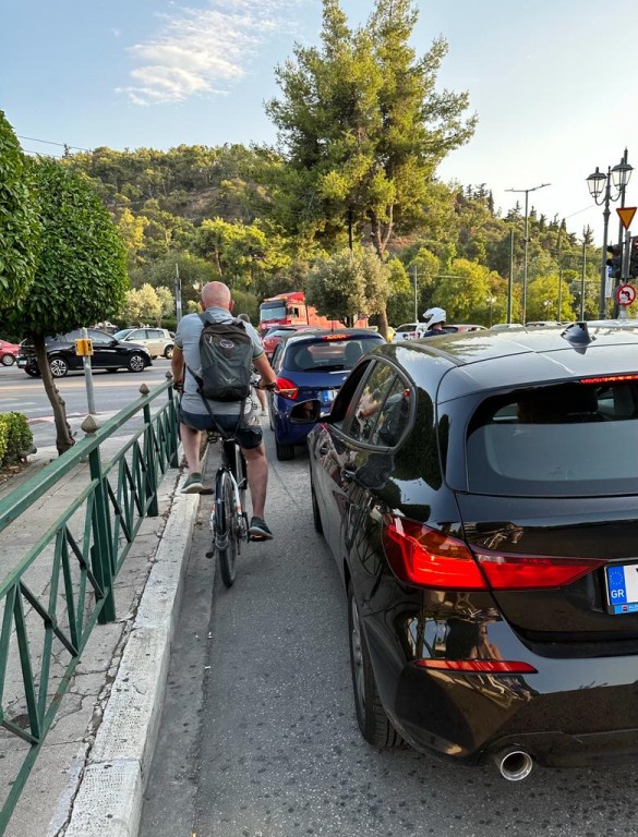 Het verschil tussen fietsen in Nederland en Athene